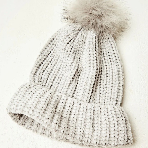 Jules Kae Gray Pom Beanie NWT - Picture 1 of 4